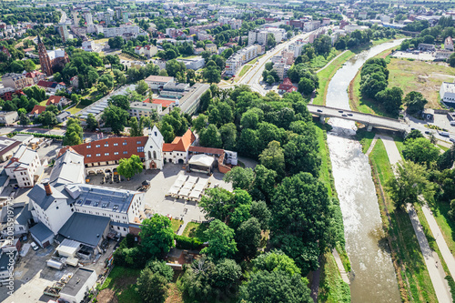 Racibórz, piękne miasto na Śląsku w Polsce, panorama z lotu ptaka latem.