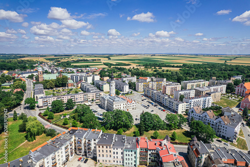 Historyczne miasto Głubczyce w województwie Opolskim z pięknym rynkiem w kształcie ćwiartki koła. Panorama z lotu ptaka latem.