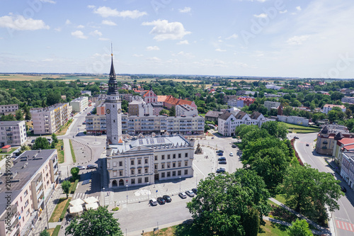 Historyczne miasto Głubczyce w województwie Opolskim z pięknym rynkiem w kształcie ćwiartki koła. Panorama z lotu ptaka latem.