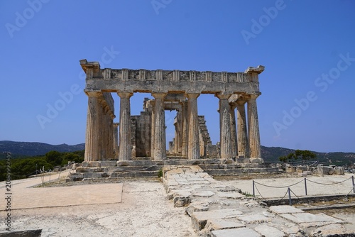Obraz na plátně Front view of the ancient temple of Afaia on the island of Aegina, in Greece