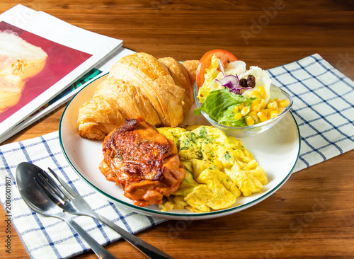 Canvastavla Delicious Croissant Breakfast Plate with Pan Seared Chicken Thigh and Scrambled