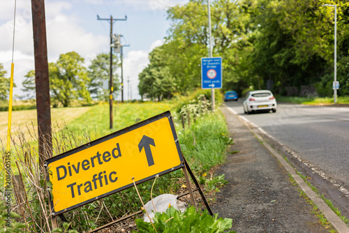Slika na platnu Diverted traffic sign directing vehicles around road closure
