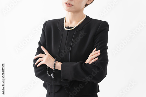 Photos 喪服を着た女性　葬儀イメージ