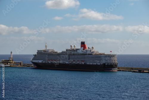 Schilderij op canvas Classic luxury cruiseship cruise ship liner Queen Elizabeth arrival into Ibiza I