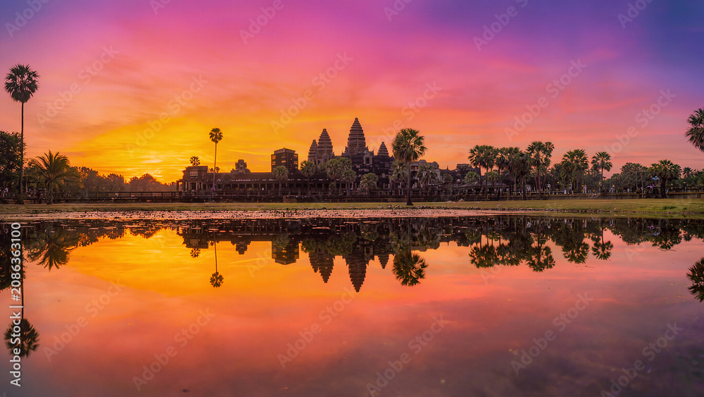 Naklejka premium Angkor Wat Sunrise Reflection | Cambodia Landmark | Stunning Sky