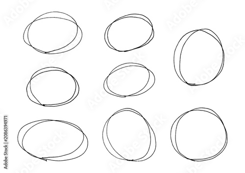 Fotografie 注目部分をぐるっと囲む手描きの二重の丸（黒）