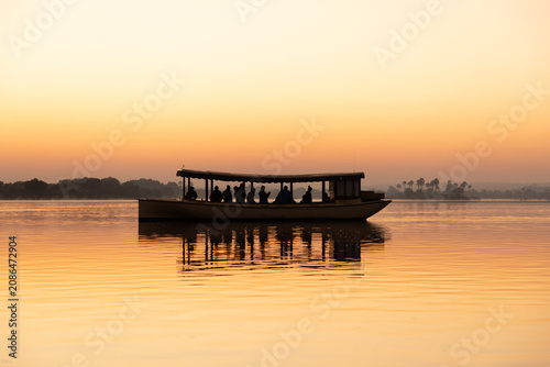 Foto vintage boast on the Zambezi River at sunrise, Zimbabwe, Africa