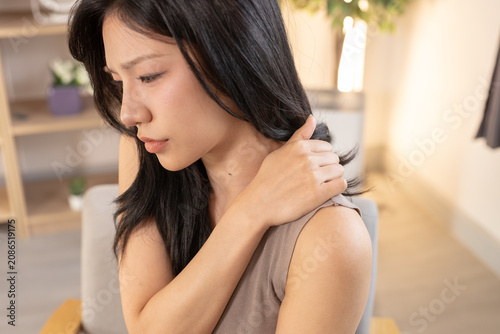 Canvas Print asian woman experiencing severe physical pain in neck and shoulder feeling tired