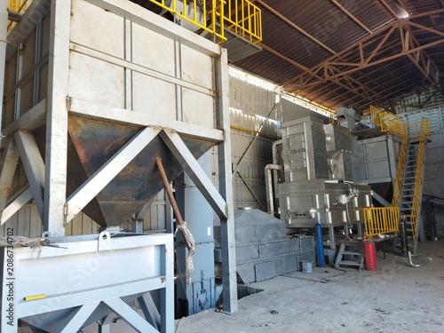 Fotografija Installation of thermal regeneration calciner at industrial processing plant