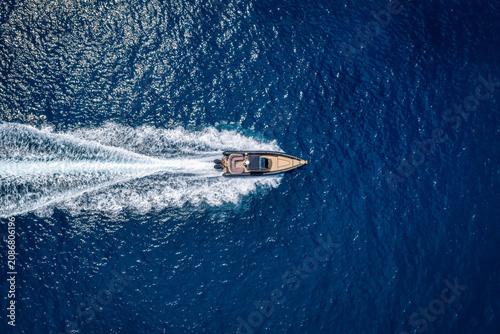 Canvastavla Aerial overhead view of a modern luxury RIB twin outboard motorboat crossing the
