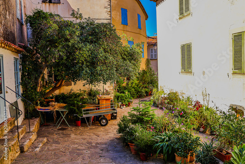 Canvastavla Charming Mediterranean courtyard on the Côte d’Azur in southern France with pott