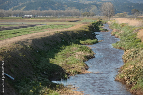 Tableau sur toile 草木の色が豊かになりつつある春の農村地帯　北海道新篠津村