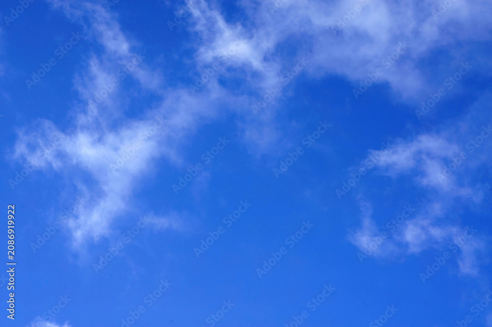 Obraz premium Blue sky background with tiny clouds, nature abstract background