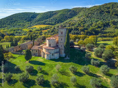 Quadro su tela valley of Sant'Antimo Abbey near Montalcino
