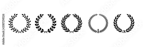 Foto Set black silhouette circular laurel foliate, wheat and oak wreaths depicting an