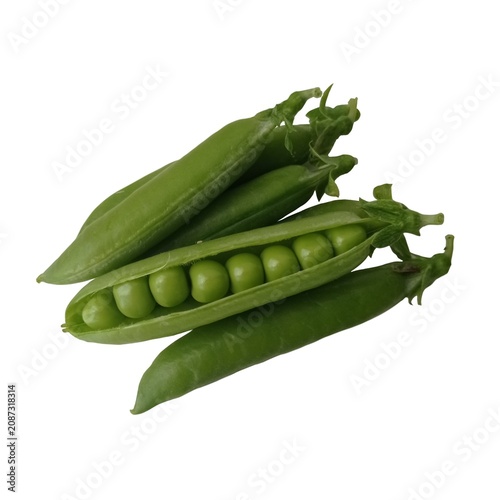 Canvas Print Natural ripe green peas isolated on a white background.