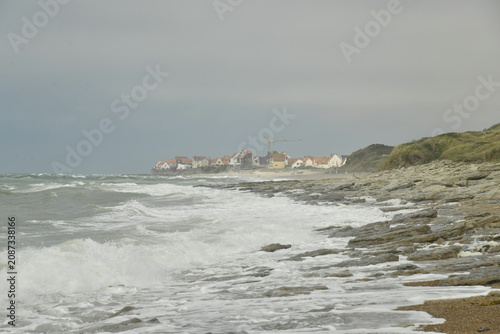 Canvas Print Déferlantes et écumes près du village des pêcheurs d'Audresselle en Côte d'Opale