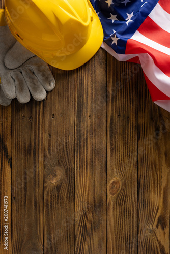 Cuadro en lienzo Labor Day in USA honoring American worker with hardhat, gloves and flag on verti