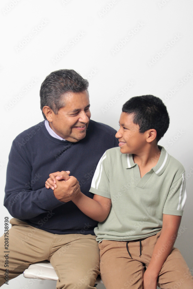 Obraz premium Latino single dad and his 12-year-old Latino son show their love to celebrate Father's Day