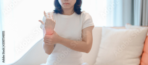 Bild auf Leinwand Woman having wrist pain for Carpal Tunnel Syndrome, Wrist Tendinitis, muscle ach