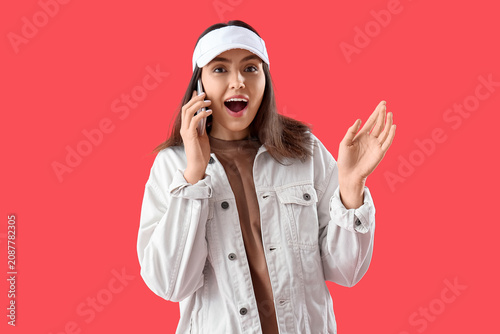Happy young woman talking b...