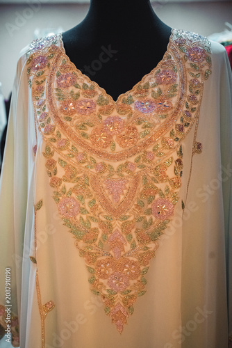 Cuadro en lienzo Close up of embroidered luxury traditional kaftan with floral beadwork