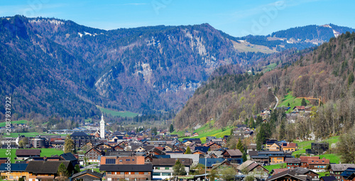 Konstfotografi Panoramablick auf die Marktgemeinde Bezau im Bregenzerwald mit der Pfarrkirche hl