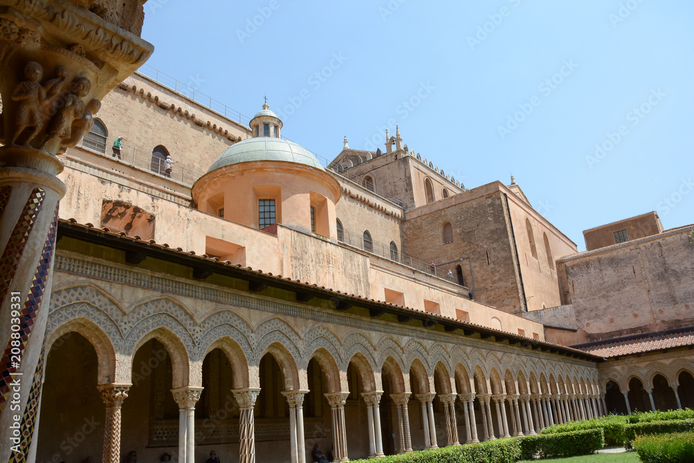 Fototapeta premium Cloître du monastère bénédictin de Monreale - Sicile - Italie