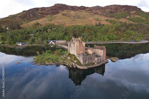 Eilean Donan Castle Schottland Highlands Loch Duich Dornie James Bond Luftaufnahme