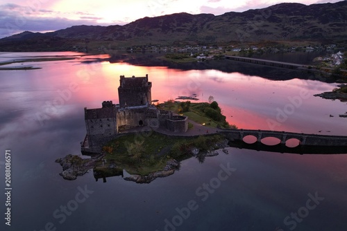 Eilean Donan Castle Schottland Highlands Loch Duich Dornie James Bond Luftaufnahme