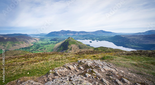 Konstfotografi A view across Derwent Water to Skiddaw and Blencathra with the summit of Cat Bells below the peak of Maiden Moor in the English Lake District, England UK