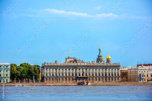 Schilderij op canvas Historic buildings facing the Neva River in the city of St