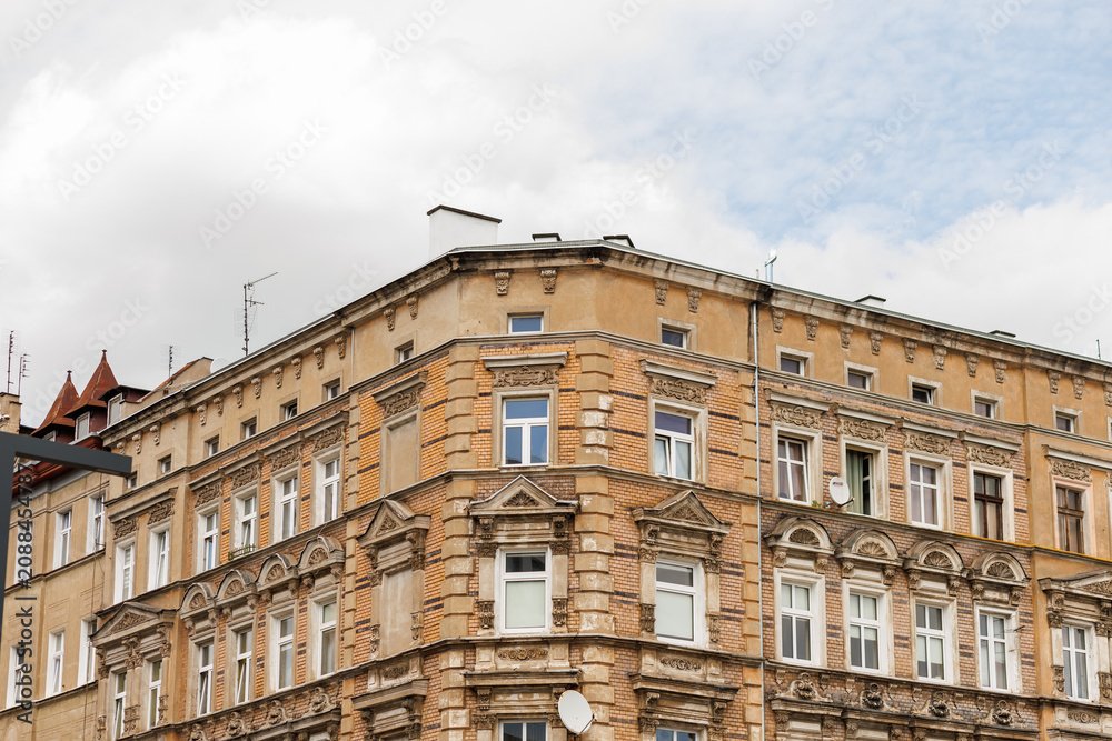 Obraz premium Historic residential building facade with ornate architecture