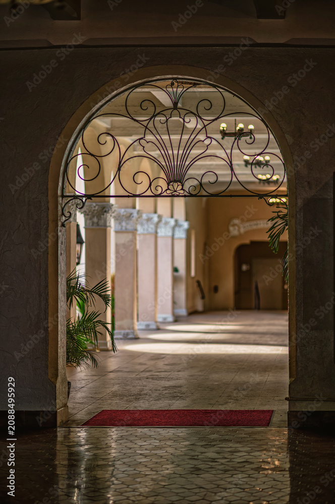 Fototapeta premium Arched Causeway with Granite Columns 