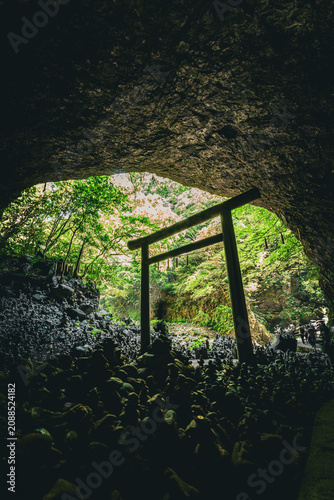 日本　宮崎の神聖な高千穂の天岩戸神社の天安河原の風景
