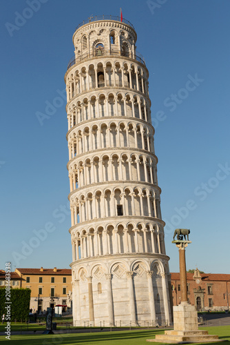 Obraz na plátně Exterior view of the Leaning Tower of Pisa in Cathedral Square