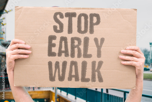 Fotografie "Stop early walk" Getting off the bus and taking a detour