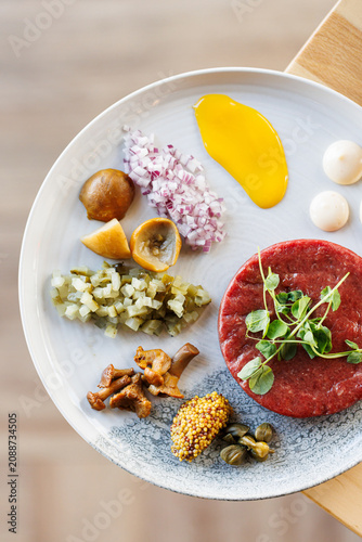 Obraz na plátně Classic beef tartare with gourmet garnishes
Beef tartare served in fine dining r