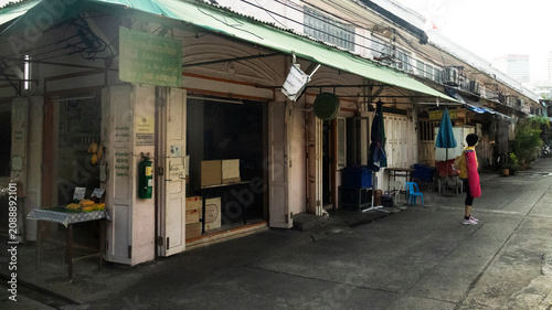 Cuadro en lienzo View landscape cityscape old town house home in Talat Nang Loeng antique market
