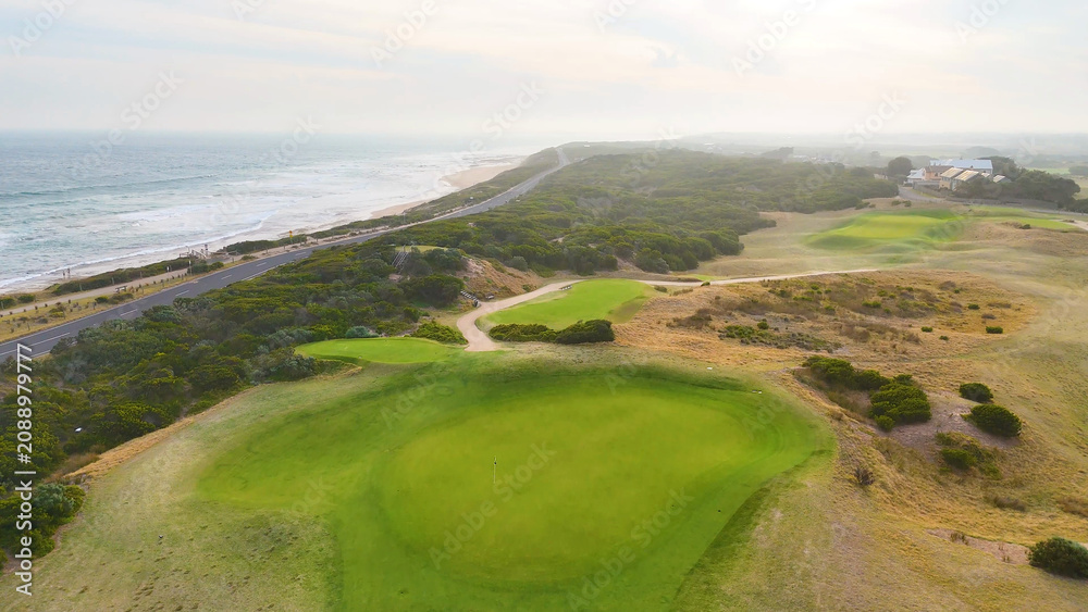 Naklejka premium Aerial View of Barwon Heads Golf Course and Coastal Shoreline