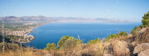 Obraz na plátně Panoramic view of the gulf of Palermo from Monte Catalfano park in Sicily