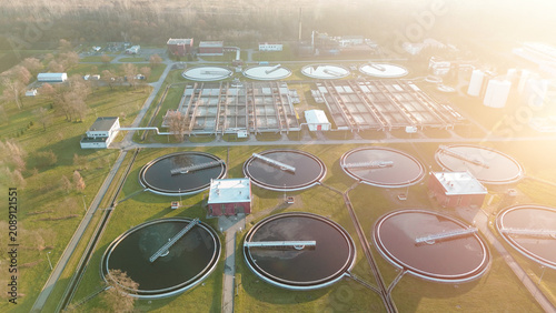 Canvas-taulu Sustainable sewage treatment and purification facility