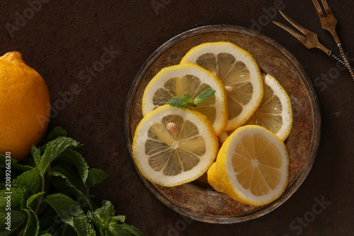 Billede på lærred Fresh organic lemon for healthy eating