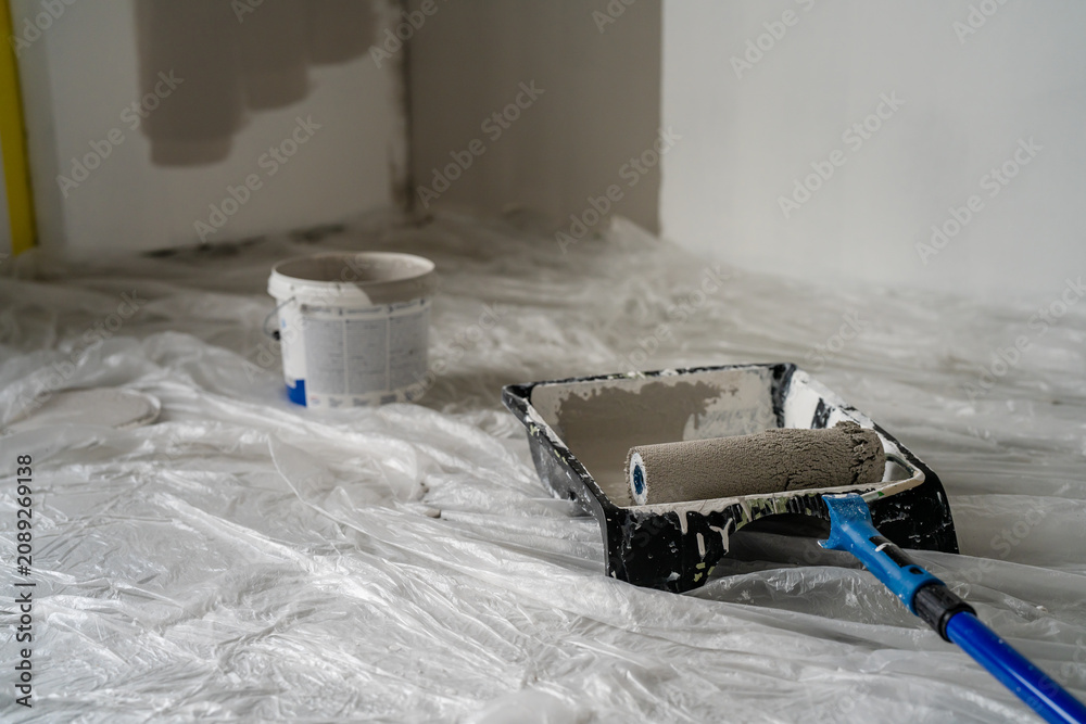 Naklejka premium Painting tools ready for home renovation house walls