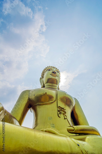 Fotografie Wat Phra Yai (Big Buddha): An 18-meter-high, golden Buddha statue is enthroned on Pratamnak Hill between Pattaya and Jomtien