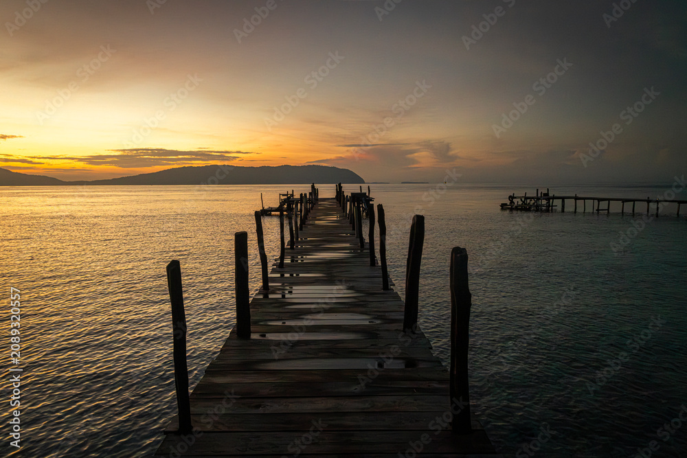 Obraz premium water, sea, beach, island, ocean, coast, travel, view, landscape, vacation, coastline, tourism, holiday, bay, reef, turquoise, arborek, indonesia, raja ampat, jetty, pier