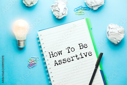 Obraz na płótnie How to be assertive text