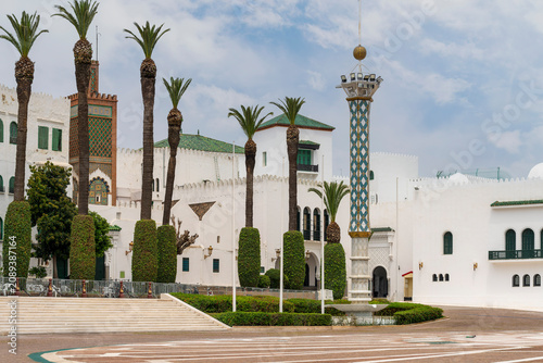 Fotografía Grand Mosque with Palm Trees and Minarets, Place Hassan II, Tetouan, Morocco
