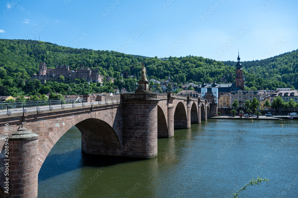 Naklejka premium Old Bridge and Heidelberg Skyline Over the Neckar