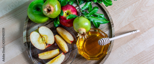 Bild auf Leinwand Rosh hashanah apples honey and pomegranate tradition